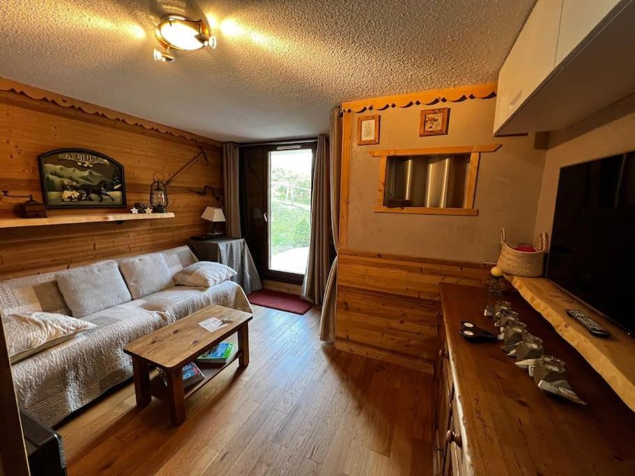 Appartement La Clusaz Avec Terrasse Sur Les Pistes De Ski Manigod Exteriör bild