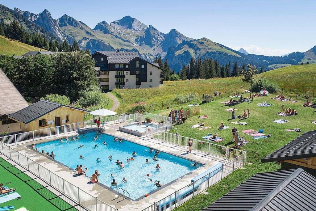 Appartement La Clusaz Avec Terrasse Sur Les Pistes De Ski Manigod Exteriör bild