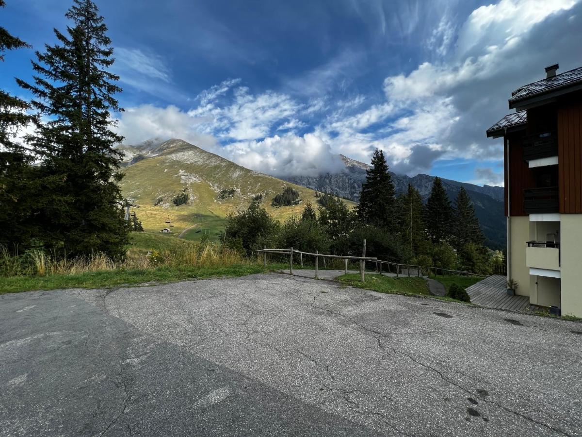 Appartement La Clusaz Avec Terrasse Sur Les Pistes De Ski Manigod Exteriör bild